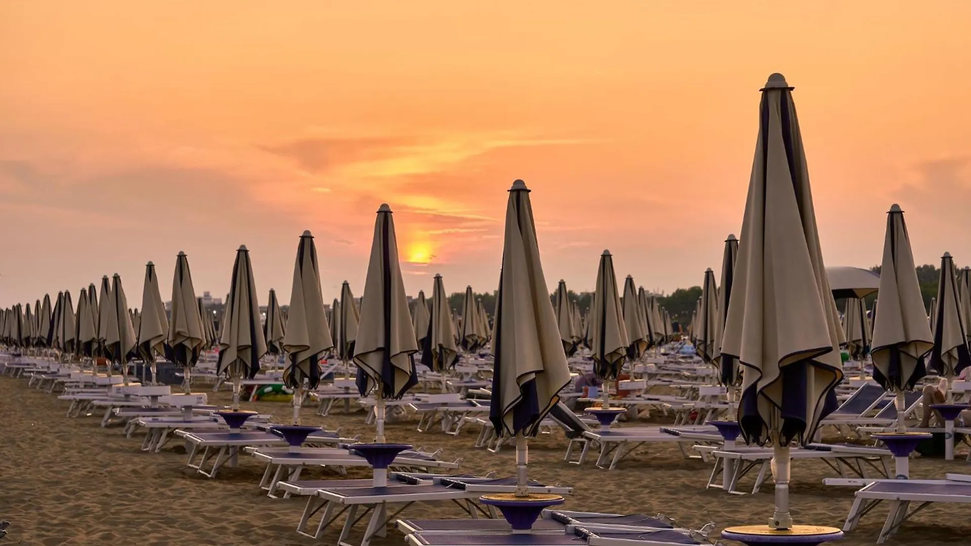 Sea View Top Floor Apartment In Bibione
